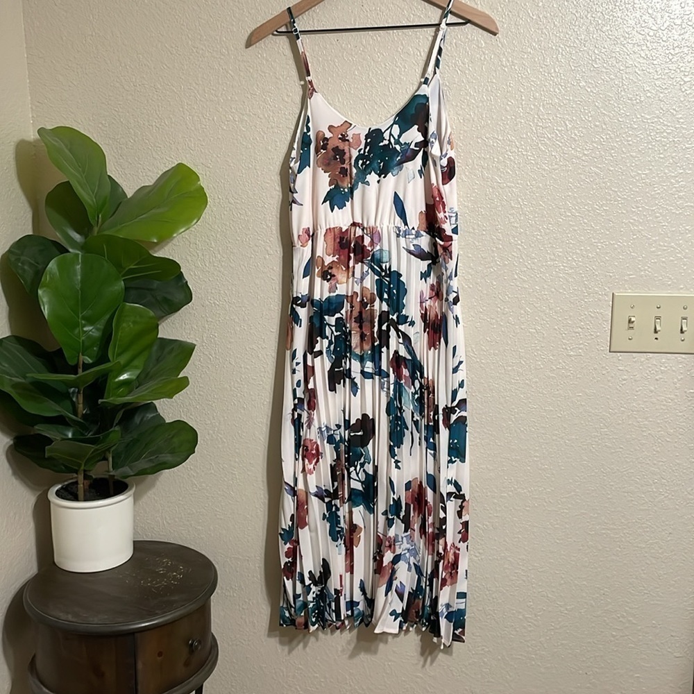 A new day pleated midi dress - Picture 8 of 12